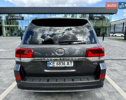 Серый Тойота Ленд Крузер, объемом двигателя 4.6 л и пробегом 130 тыс. км за 52900 $, фото 11 на Automoto.ua