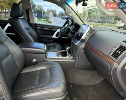 Серый Тойота Ленд Крузер, объемом двигателя 4.6 л и пробегом 130 тыс. км за 52900 $, фото 21 на Automoto.ua