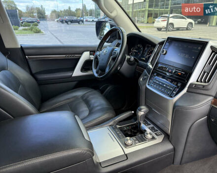 Серый Тойота Ленд Крузер, объемом двигателя 4.6 л и пробегом 130 тыс. км за 52900 $, фото 22 на Automoto.ua