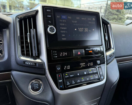 Серый Тойота Ленд Крузер, объемом двигателя 4.6 л и пробегом 130 тыс. км за 52900 $, фото 18 на Automoto.ua