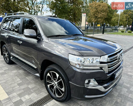 Серый Тойота Ленд Крузер, объемом двигателя 4.6 л и пробегом 130 тыс. км за 52900 $, фото 2 на Automoto.ua