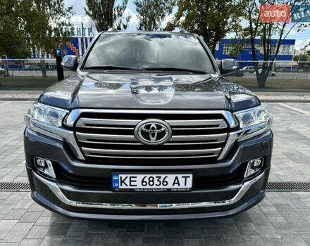Серый Тойота Ленд Крузер, объемом двигателя 4.6 л и пробегом 130 тыс. км за 52900 $, фото 3 на Automoto.ua