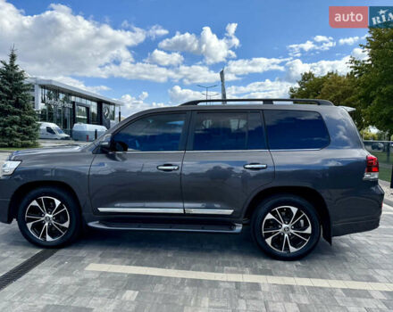 Серый Тойота Ленд Крузер, объемом двигателя 4.6 л и пробегом 130 тыс. км за 52900 $, фото 7 на Automoto.ua