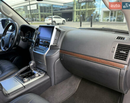 Серый Тойота Ленд Крузер, объемом двигателя 4.6 л и пробегом 130 тыс. км за 52900 $, фото 24 на Automoto.ua