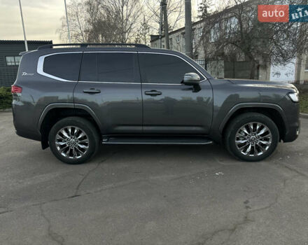 Серый Тойота Ленд Крузер, объемом двигателя 3.45 л и пробегом 80 тыс. км за 67000 $, фото 4 на Automoto.ua
