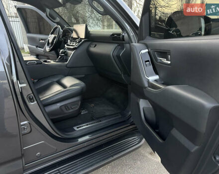 Серый Тойота Ленд Крузер, объемом двигателя 3.45 л и пробегом 80 тыс. км за 67000 $, фото 20 на Automoto.ua