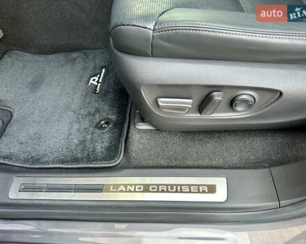 Серый Тойота Ленд Крузер, объемом двигателя 3.45 л и пробегом 88 тыс. км за 66800 $, фото 63 на Automoto.ua