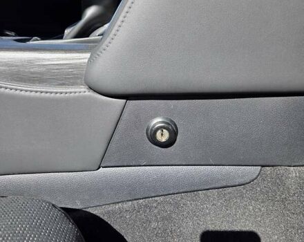 Серый Тойота Ленд Крузер, объемом двигателя 3.45 л и пробегом 37 тыс. км за 73000 $, фото 8 на Automoto.ua