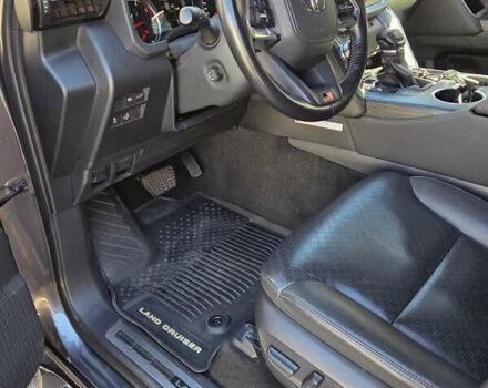 Серый Тойота Ленд Крузер, объемом двигателя 3.3 л и пробегом 49 тыс. км за 73000 $, фото 8 на Automoto.ua