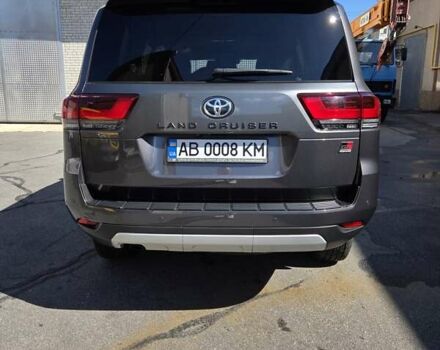 Серый Тойота Ленд Крузер, объемом двигателя 3.3 л и пробегом 49 тыс. км за 73000 $, фото 3 на Automoto.ua