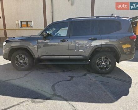 Серый Тойота Ленд Крузер, объемом двигателя 3.3 л и пробегом 49 тыс. км за 73000 $, фото 4 на Automoto.ua