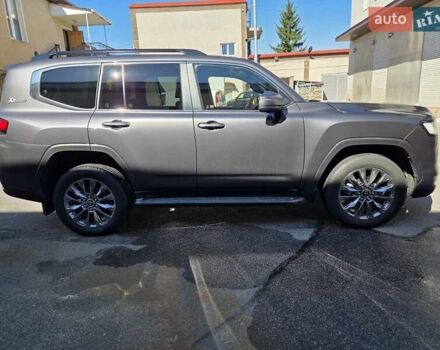 Серый Тойота Ленд Крузер, объемом двигателя 3.45 л и пробегом 37 тыс. км за 73000 $, фото 4 на Automoto.ua