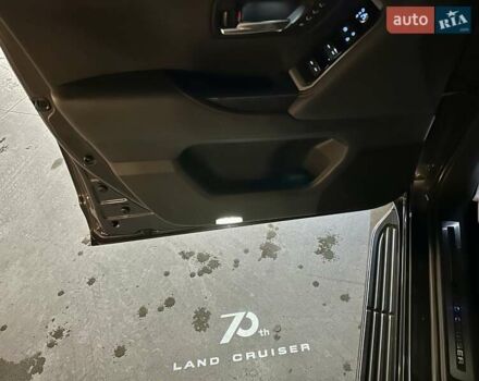 Серый Тойота Ленд Крузер, объемом двигателя 3.45 л и пробегом 88 тыс. км за 66800 $, фото 99 на Automoto.ua
