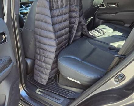 Серый Тойота Ленд Крузер, объемом двигателя 3.3 л и пробегом 49 тыс. км за 73000 $, фото 9 на Automoto.ua