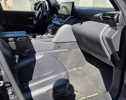 Серый Тойота Ленд Крузер, объемом двигателя 3.3 л и пробегом 49 тыс. км за 73000 $, фото 12 на Automoto.ua