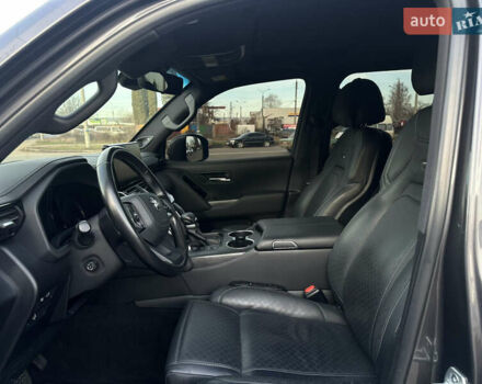 Серый Тойота Ленд Крузер, объемом двигателя 3.45 л и пробегом 80 тыс. км за 67000 $, фото 19 на Automoto.ua