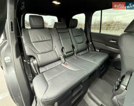 Серый Тойота Ленд Крузер, объемом двигателя 3.35 л и пробегом 25 тыс. км за 82300 $, фото 23 на Automoto.ua