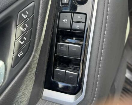 Серый Тойота Ленд Крузер, объемом двигателя 3.3 л и пробегом 61 тыс. км за 81753 $, фото 8 на Automoto.ua