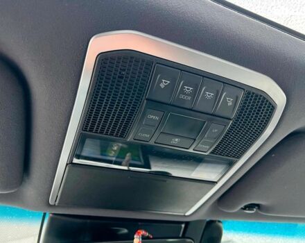 Серый Тойота Ленд Крузер, объемом двигателя 3.3 л и пробегом 61 тыс. км за 80940 $, фото 39 на Automoto.ua