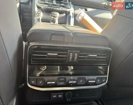 Серый Тойота Ленд Крузер, объемом двигателя 3.3 л и пробегом 61 тыс. км за 81753 $, фото 23 на Automoto.ua