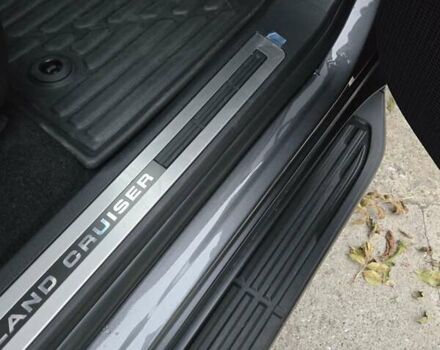 Серый Тойота Ленд Крузер, объемом двигателя 3.3 л и пробегом 7 тыс. км за 82000 $, фото 18 на Automoto.ua