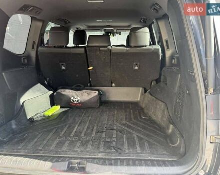 Серый Тойота Ленд Крузер, объемом двигателя 3.3 л и пробегом 61 тыс. км за 81753 $, фото 5 на Automoto.ua