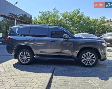 Серый Тойота Ленд Крузер, объемом двигателя 3.35 л и пробегом 34 тыс. км за 81900 $, фото 3 на Automoto.ua