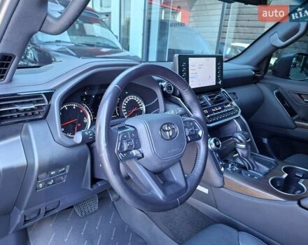 Серый Тойота Ленд Крузер, объемом двигателя 3.35 л и пробегом 34 тыс. км за 81900 $, фото 10 на Automoto.ua