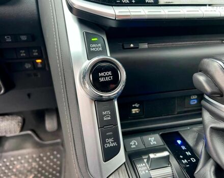 Серый Тойота Ленд Крузер, объемом двигателя 3.3 л и пробегом 61 тыс. км за 80940 $, фото 33 на Automoto.ua