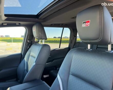 Серый Тойота Ленд Крузер, объемом двигателя 3.3 л и пробегом 32 тыс. км за 83990 $, фото 42 на Automoto.ua