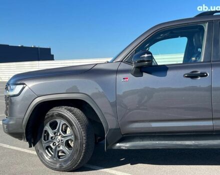 Серый Тойота Ленд Крузер, объемом двигателя 3.3 л и пробегом 32 тыс. км за 83990 $, фото 2 на Automoto.ua