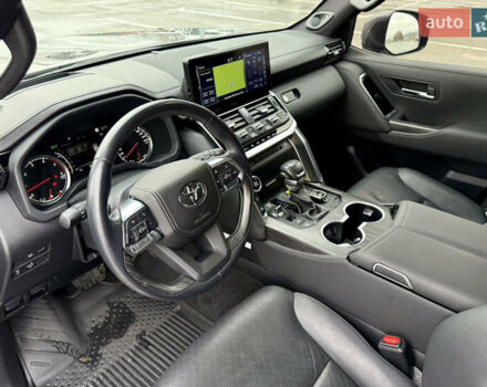 Серый Тойота Ленд Крузер, объемом двигателя 3.35 л и пробегом 25 тыс. км за 82300 $, фото 16 на Automoto.ua