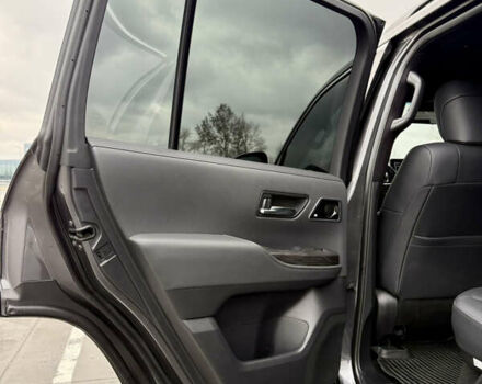 Серый Тойота Ленд Крузер, объемом двигателя 3.35 л и пробегом 25 тыс. км за 82300 $, фото 18 на Automoto.ua