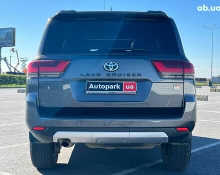 Серый Тойота Ленд Крузер, объемом двигателя 3.3 л и пробегом 32 тыс. км за 83990 $, фото 7 на Automoto.ua
