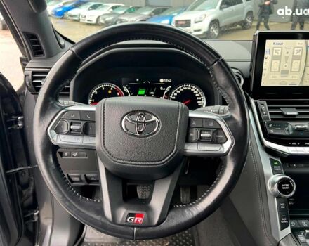 Серый Тойота Ленд Крузер, объемом двигателя 3.3 л и пробегом 61 тыс. км за 80940 $, фото 29 на Automoto.ua