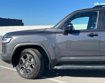 Серый Тойота Ленд Крузер, объемом двигателя 3.3 л и пробегом 32 тыс. км за 83990 $, фото 3 на Automoto.ua