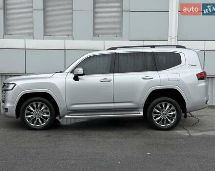 Сірий Тойота Ленд Крузер, об'ємом двигуна 3.3 л та пробігом 31 тис. км за 75000 $, фото 2 на Automoto.ua