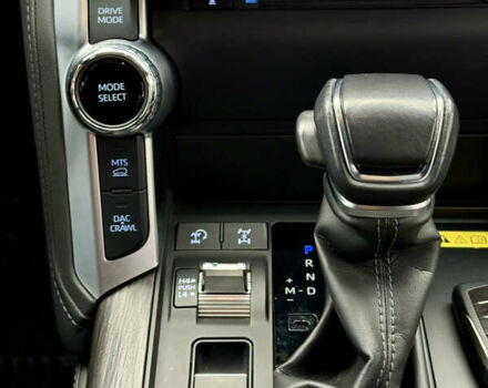 Серый Тойота Ленд Крузер, объемом двигателя 3.35 л и пробегом 25 тыс. км за 82300 $, фото 26 на Automoto.ua