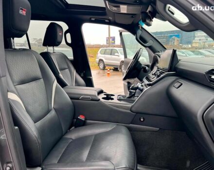 Серый Тойота Ленд Крузер, объемом двигателя 3.3 л и пробегом 61 тыс. км за 80940 $, фото 50 на Automoto.ua