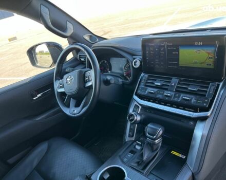 Серый Тойота Ленд Крузер, объемом двигателя 3.3 л и пробегом 32 тыс. км за 83990 $, фото 48 на Automoto.ua