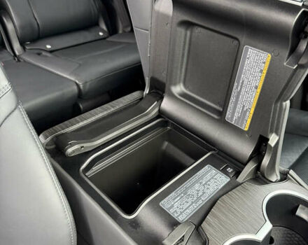 Серый Тойота Ленд Крузер, объемом двигателя 3.35 л и пробегом 25 тыс. км за 82300 $, фото 30 на Automoto.ua