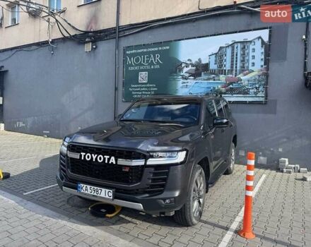 Серый Тойота Ленд Крузер, объемом двигателя 3.3 л и пробегом 61 тыс. км за 81753 $, фото 2 на Automoto.ua