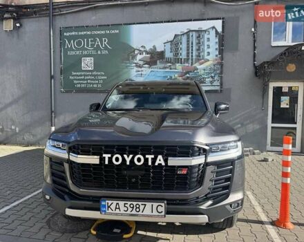 Серый Тойота Ленд Крузер, объемом двигателя 3.3 л и пробегом 61 тыс. км за 81753 $, фото 3 на Automoto.ua