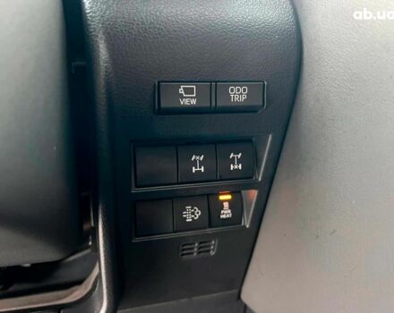 Серый Тойота Ленд Крузер, объемом двигателя 3.3 л и пробегом 61 тыс. км за 80940 $, фото 40 на Automoto.ua