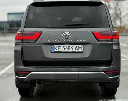 Серый Тойота Ленд Крузер, объемом двигателя 3.35 л и пробегом 25 тыс. км за 82300 $, фото 6 на Automoto.ua