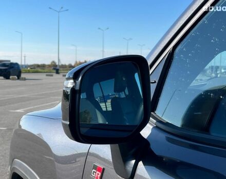 Серый Тойота Ленд Крузер, объемом двигателя 3.3 л и пробегом 32 тыс. км за 83990 $, фото 15 на Automoto.ua