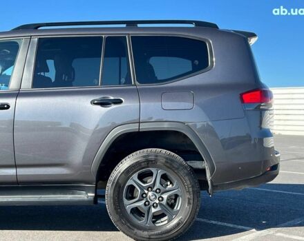 Серый Тойота Ленд Крузер, объемом двигателя 3.3 л и пробегом 32 тыс. км за 83990 $, фото 5 на Automoto.ua