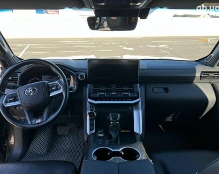 Серый Тойота Ленд Крузер, объемом двигателя 3.3 л и пробегом 32 тыс. км за 83990 $, фото 40 на Automoto.ua