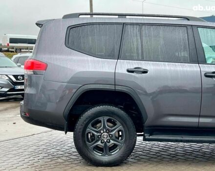 Серый Тойота Ленд Крузер, объемом двигателя 3.3 л и пробегом 61 тыс. км за 80940 $, фото 8 на Automoto.ua