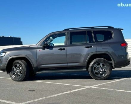 Серый Тойота Ленд Крузер, объемом двигателя 3.3 л и пробегом 32 тыс. км за 83990 $, фото 4 на Automoto.ua
